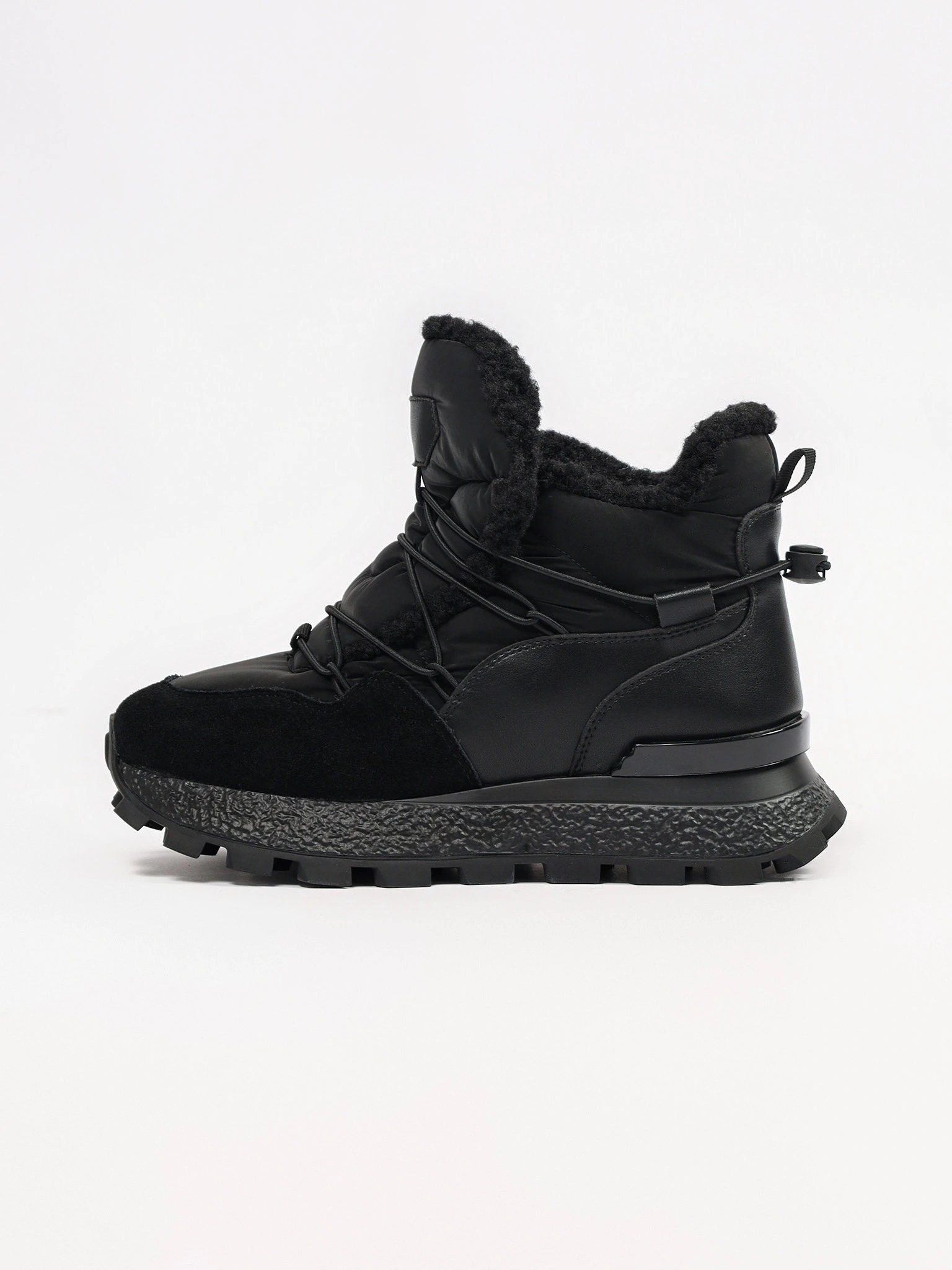 Кроссовки комбинированные черного цвета на рельефной подошве